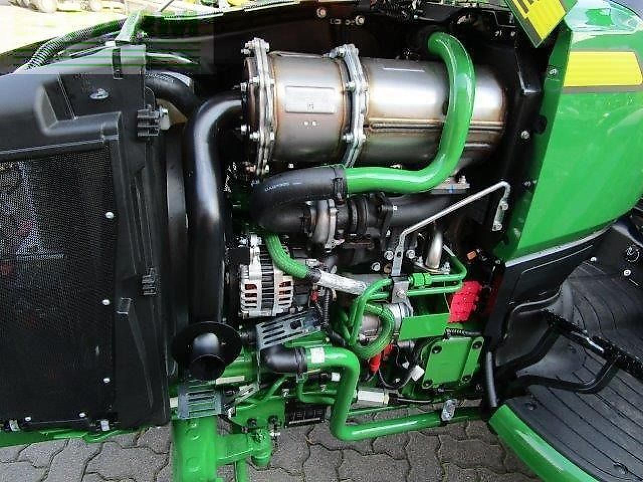 John Deere 3046r - Tractor: foto 2 John Deere 3046r - Tractor: foto 2