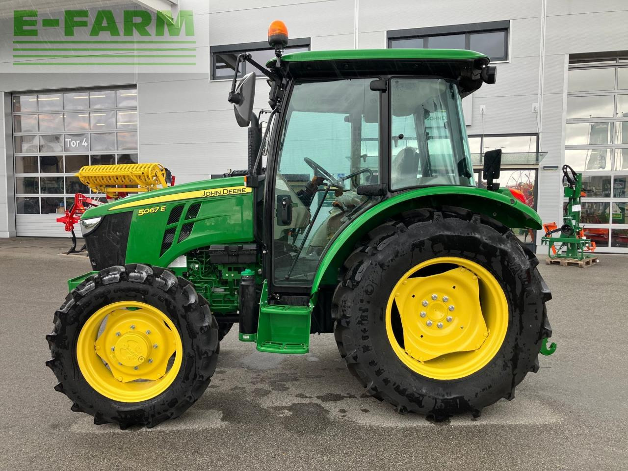 John Deere 5067E - Tractor: foto 2 John Deere 5067E - Tractor: foto 2