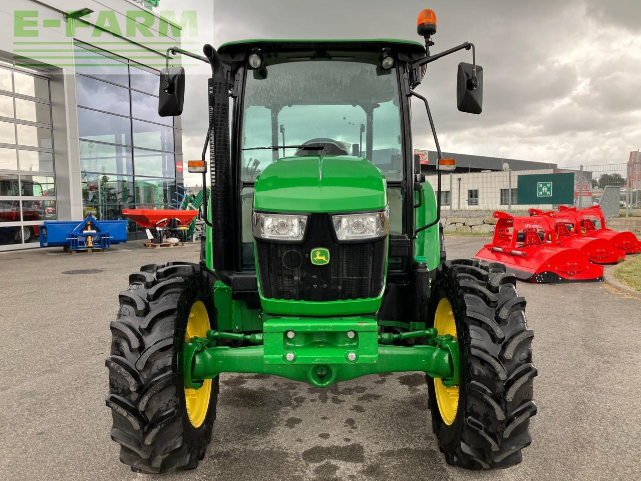 John Deere 5067E - Tractor: foto 3 John Deere 5067E - Tractor: foto 3