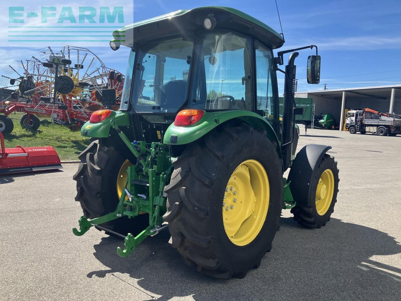 John Deere 5067e - Tractor: foto 3 John Deere 5067e - Tractor: foto 3