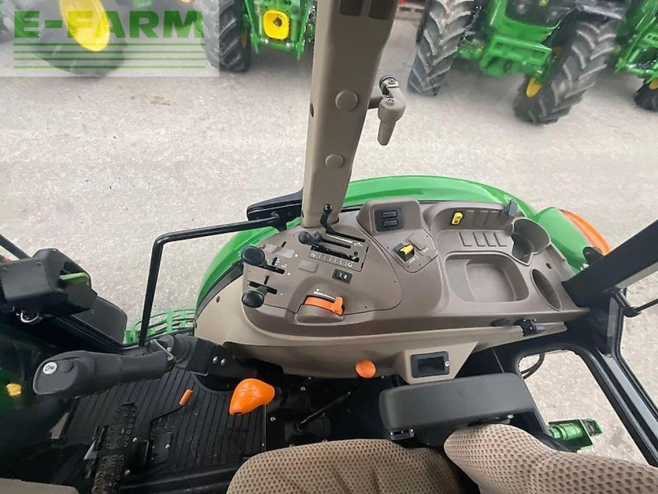 John Deere 5075 e - Tractor: foto 5 John Deere 5075 e - Tractor: foto 5