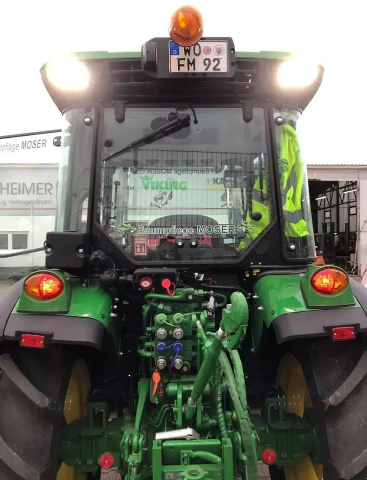 John Deere 5105gf stoll frontlader opt. 3-seite anhänger - Tractor: foto 4 John Deere 5105gf stoll frontlader opt. 3-seite anhänger - Tractor: foto 4