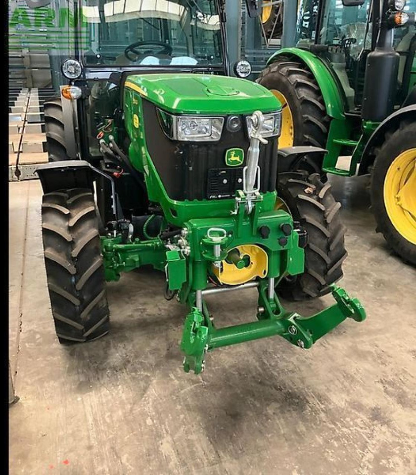 John Deere 5115gf - Tractor: foto 1 John Deere 5115gf - Tractor: foto 1