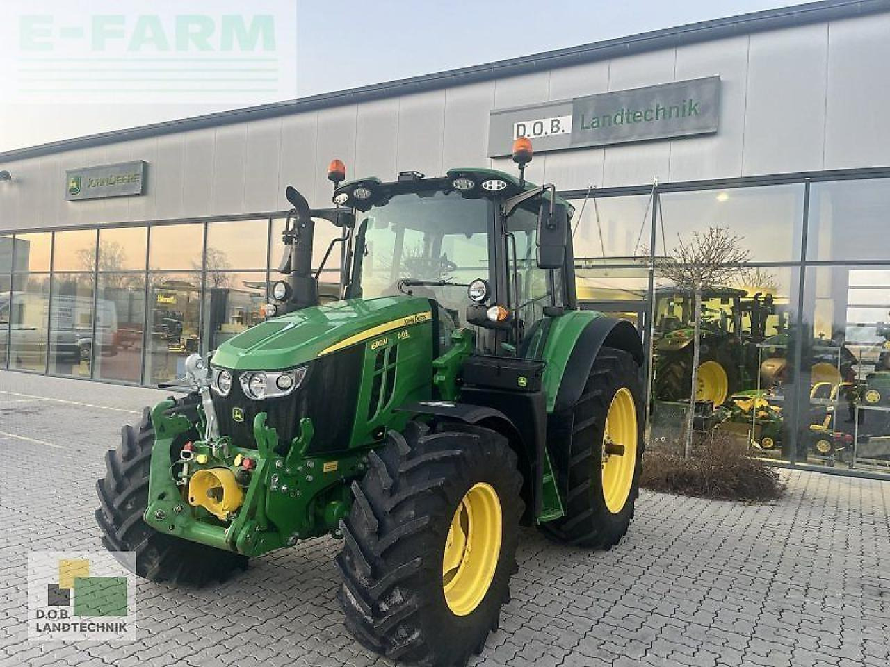 John Deere 6110m - Tractor: foto 1 John Deere 6110m - Tractor: foto 1