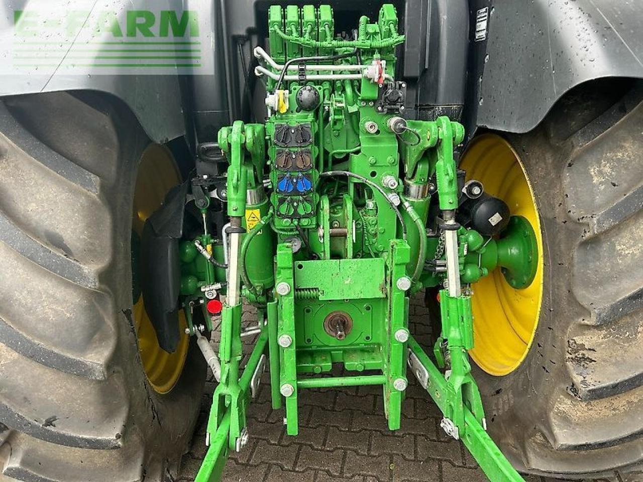 John Deere 6r150 - Tractor: foto 4 John Deere 6r150 - Tractor: foto 4
