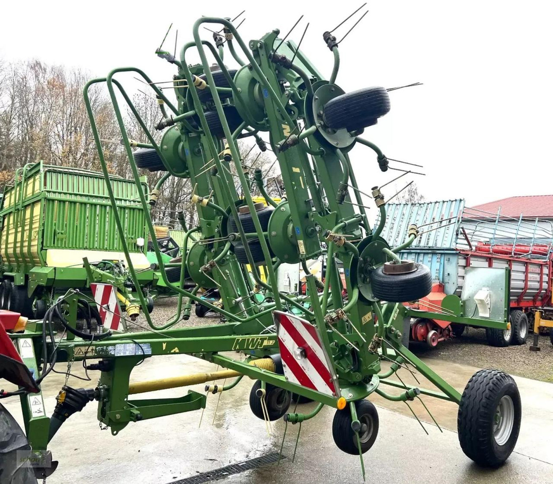 Krone kwt 11.22/10 - ein 10-er kreiselheuer mit fahrwerk - Henificadora: foto 1 Krone kwt 11.22/10 - ein 10-er kreiselheuer mit fahrwerk - Henificadora: foto 1