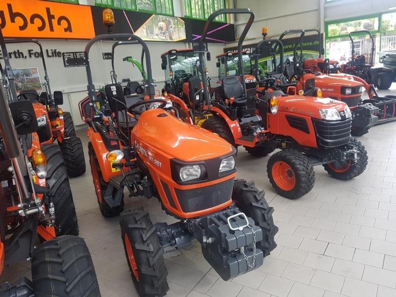 Kubota b2-261 hydrostat - Tractor: foto 3 Kubota b2-261 hydrostat - Tractor: foto 3