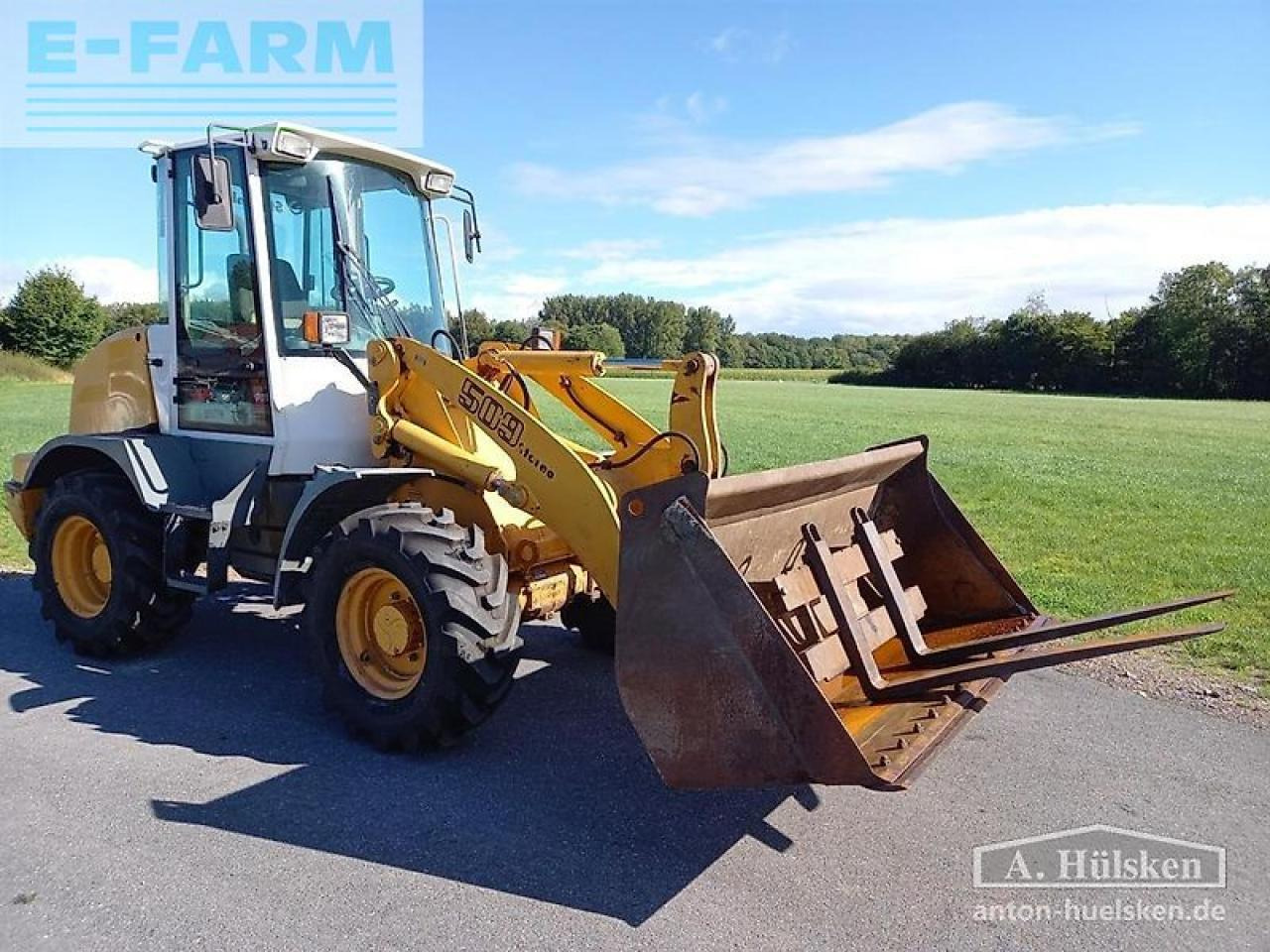 Liebherr 509 stereo inkl. schaufel und palettengabel - Miniexcavadora: foto 1 Liebherr 509 stereo inkl. schaufel und palettengabel - Miniexcavadora: foto 1
