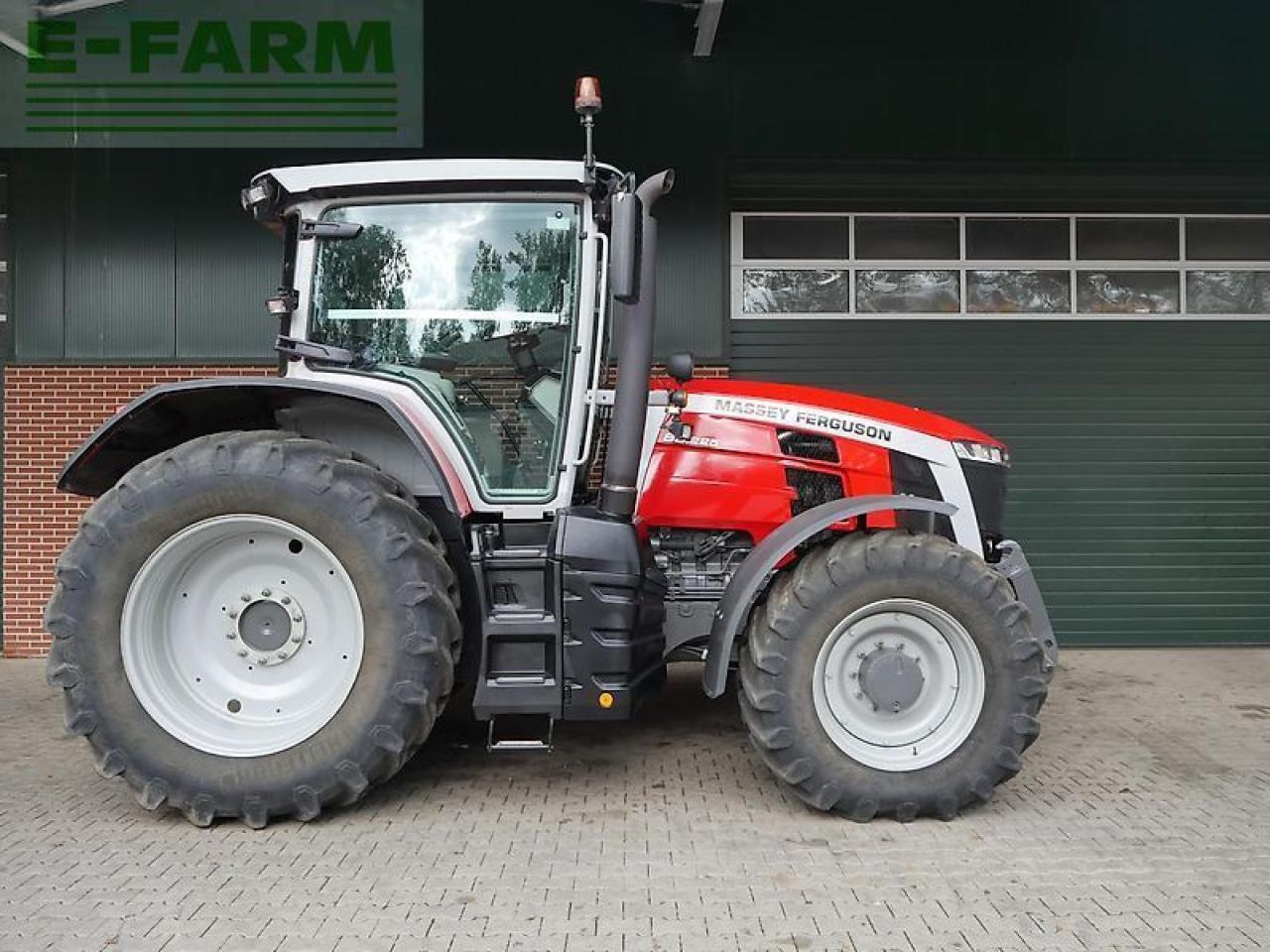 Massey Ferguson 8s.225 dyna-7 - Tractor: foto 4 Massey Ferguson 8s.225 dyna-7 - Tractor: foto 4