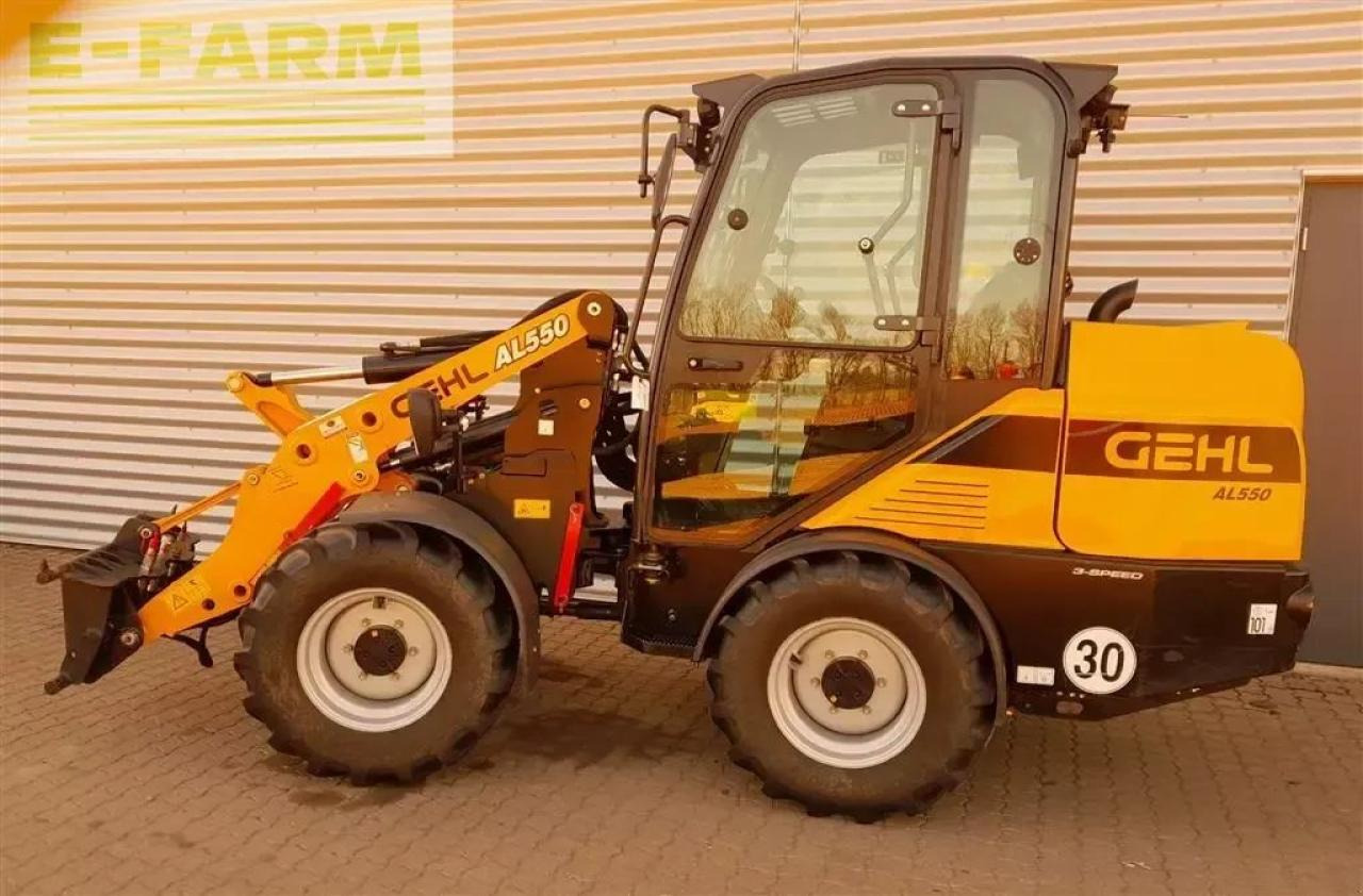 Mustang al550 m. kabine - Miniexcavadora: foto 3 Mustang al550 m. kabine - Miniexcavadora: foto 3