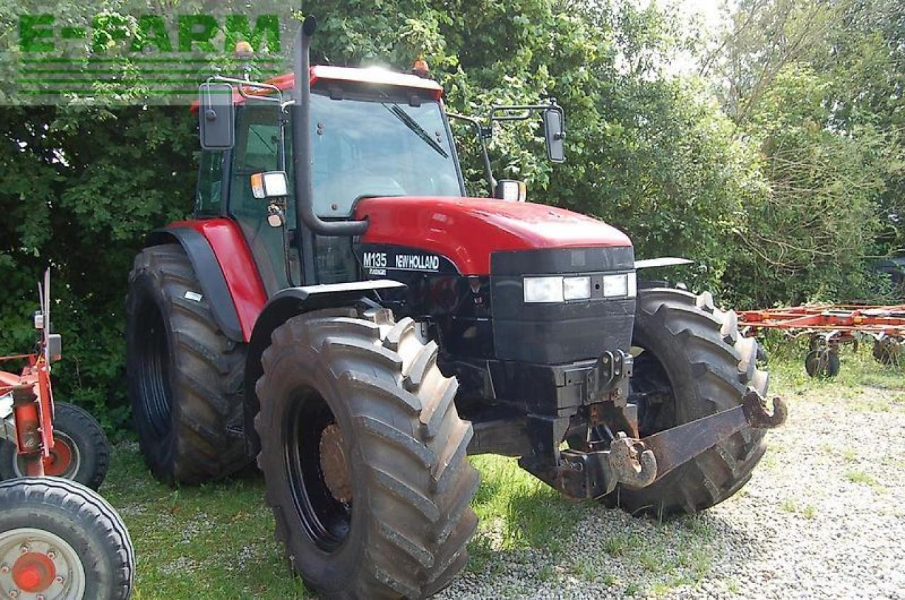 New Holland m 135 - Tractor: foto 1 New Holland m 135 - Tractor: foto 1