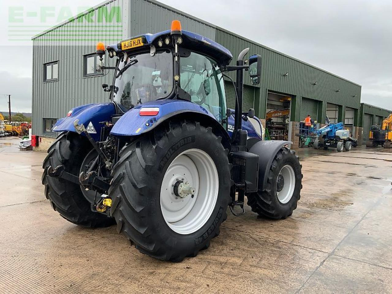 New Holland t7.225 blue power tractor (st25102) - Tractor: foto 2 New Holland t7.225 blue power tractor (st25102) - Tractor: foto 2