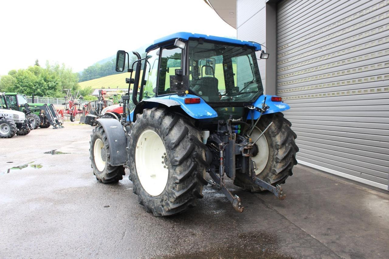 New Holland tl 80 - Tractor: foto 3 New Holland tl 80 - Tractor: foto 3