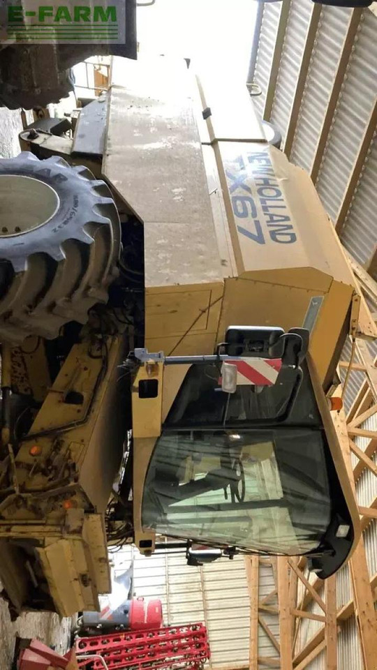 New Holland tx 67 - Cosechadora de granos: foto 3 New Holland tx 67 - Cosechadora de granos: foto 3