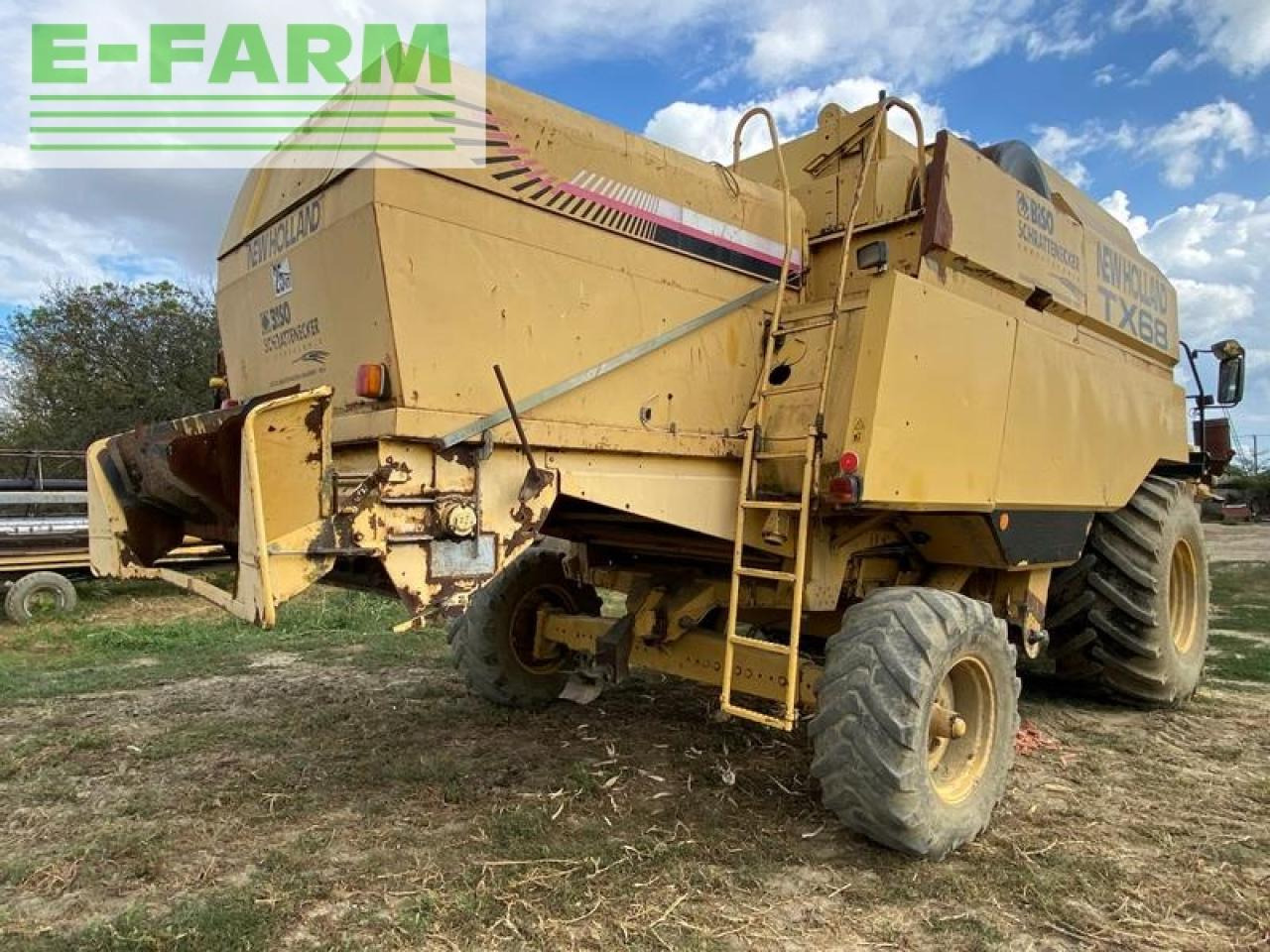 New Holland tx68 plus - Cosechadora de granos: foto 4 New Holland tx68 plus - Cosechadora de granos: foto 4