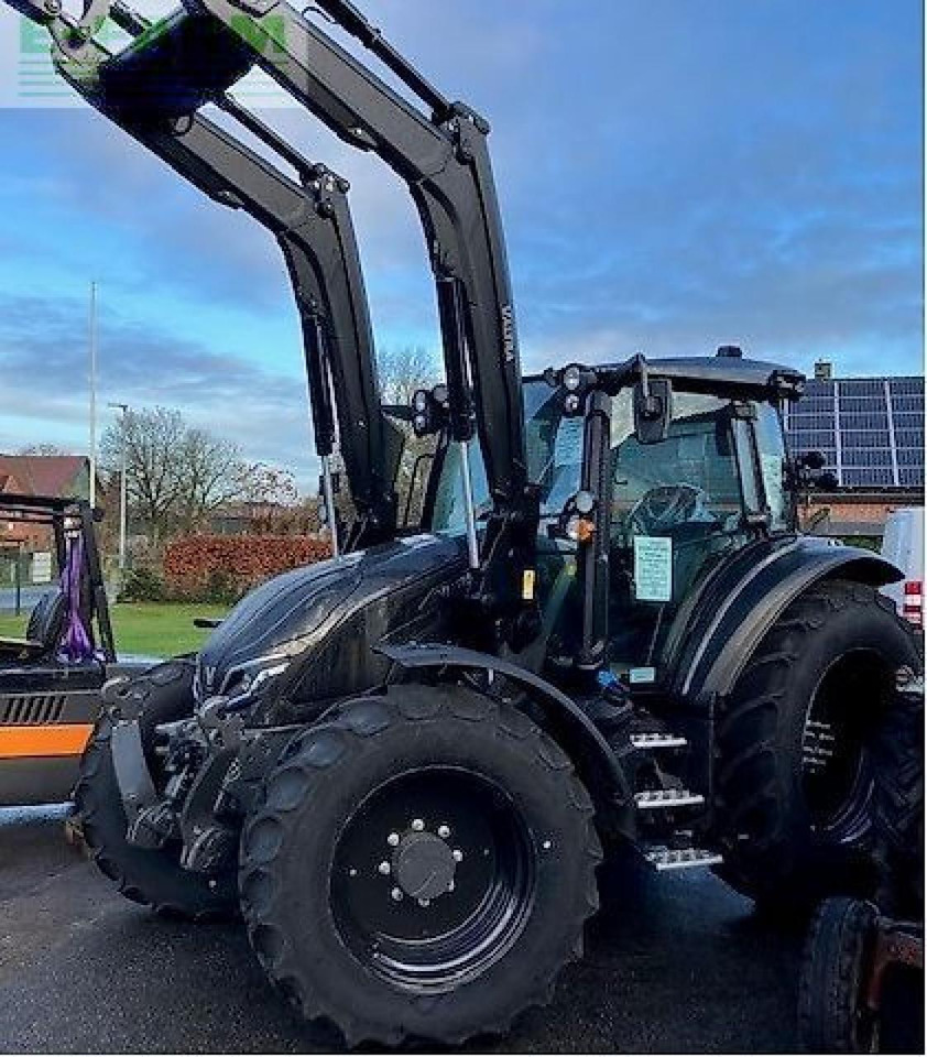 Valtra g135a - Tractor: foto 1 Valtra g135a - Tractor: foto 1