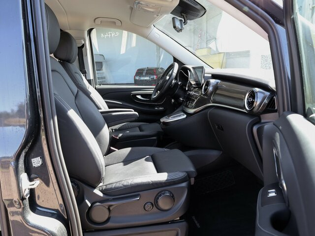 MERCEDES-BENZ EQV 300 Avantgarde,lang,7Sitze,2Schiebetüren - Minibús, Autobús eléctrico: foto 5 MERCEDES-BENZ EQV 300 Avantgarde,lang,7Sitze,2Schiebetüren - Minibús, Autobús eléctrico: foto 5