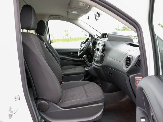 MERCEDES-BENZ Vito 111 TourerPro,lang,8Sitzer,Klima,Standhzg. - Furgoneta de pasajeros: foto 4 MERCEDES-BENZ Vito 111 TourerPro,lang,8Sitzer,Klima,Standhzg. - Furgoneta de pasajeros: foto 4