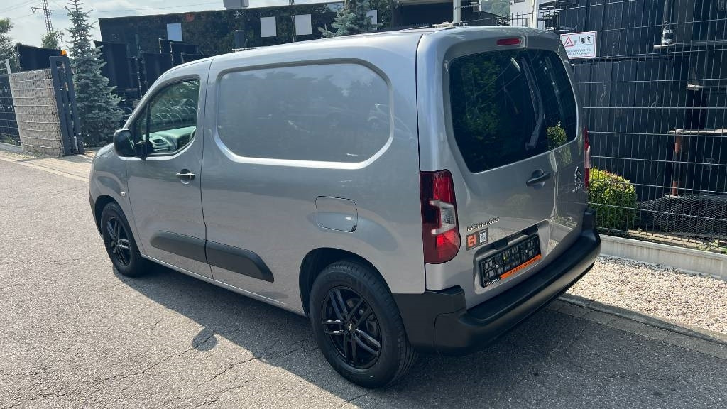 Citroën Berlingo 1.5 Blue HDI, Kasten, 8 Reifen, Klima - Furgoneta caja cerrada: foto 5 Citroën Berlingo 1.5 Blue HDI, Kasten, 8 Reifen, Klima - Furgoneta caja cerrada: foto 5