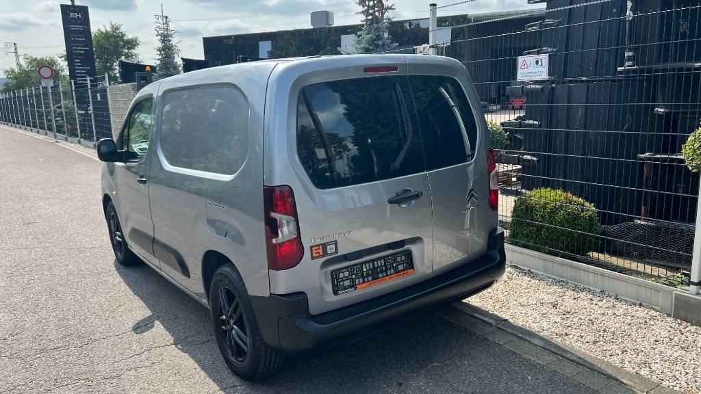Citroën Berlingo 1.5 Blue HDI, Kasten, 8 Reifen, Klima - Furgoneta caja cerrada: foto 4 Citroën Berlingo 1.5 Blue HDI, Kasten, 8 Reifen, Klima - Furgoneta caja cerrada: foto 4