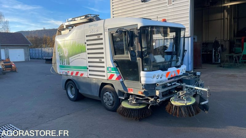 BALAYEUSE RAVO DE 2009 - Barredora vial: foto 1 BALAYEUSE RAVO DE 2009 - Barredora vial: foto 1