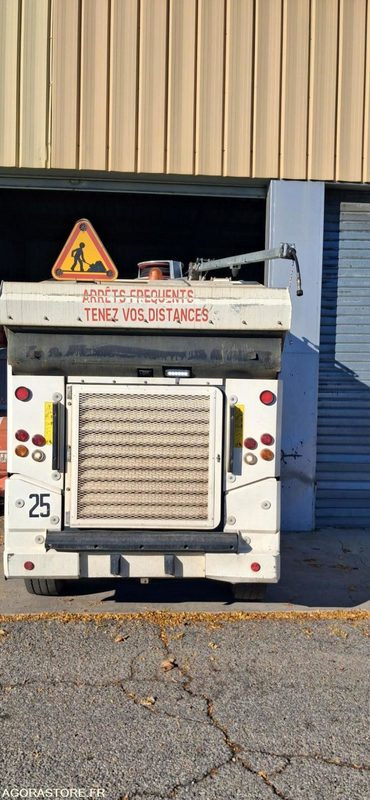 Balayeuse Euroclean Sicas modèle Millennium " New Generation" - Barredora vial: foto 4 Balayeuse Euroclean Sicas modèle Millennium " New Generation" - Barredora vial: foto 4