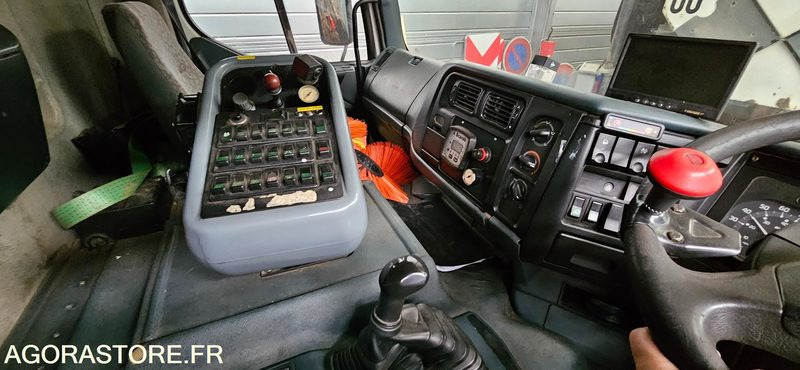 Balayeuse SCARAB MAJOR/Renault DK485AH Non roulant (Vente uniquement Export) - Barredora vial: foto 3 Balayeuse SCARAB MAJOR/Renault DK485AH Non roulant (Vente uniquement Export) - Barredora vial: foto 3