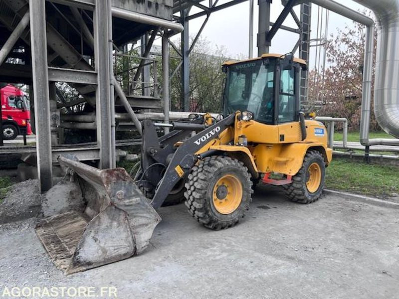 CHARGEUR L35G / 400H / R61144 - Cargadora: foto 1 CHARGEUR L35G / 400H / R61144 - Cargadora: foto 1