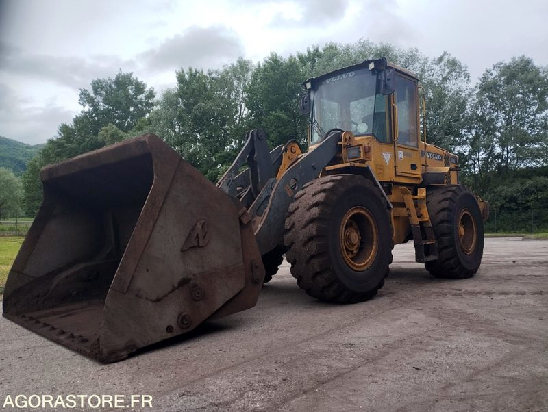 CHARGEUSE SUR PNEUS VOLVO L70D de 2000 n°17603 A REPARER - Cargadora: foto 3 CHARGEUSE SUR PNEUS VOLVO L70D de 2000 n°17603 A REPARER - Cargadora: foto 3