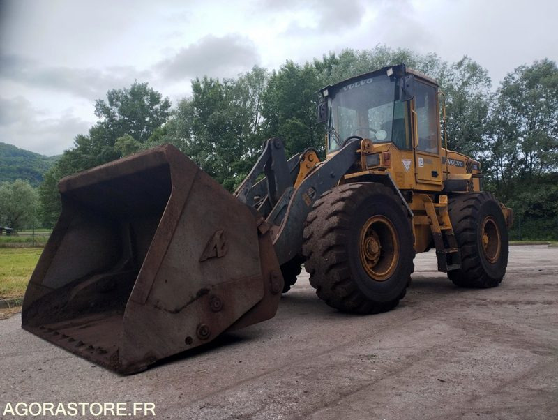CHARGEUSE SUR PNEUS VOLVO L70D de 2000 n°17603 A REPARER - Cargadora: foto 4 CHARGEUSE SUR PNEUS VOLVO L70D de 2000 n°17603 A REPARER - Cargadora: foto 4