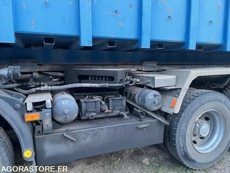 CAMION 8X4 RENAULT KERAX 2002 395000 KM - Cabeza tractora: foto 5 CAMION 8X4 RENAULT KERAX 2002 395000 KM - Cabeza tractora: foto 5