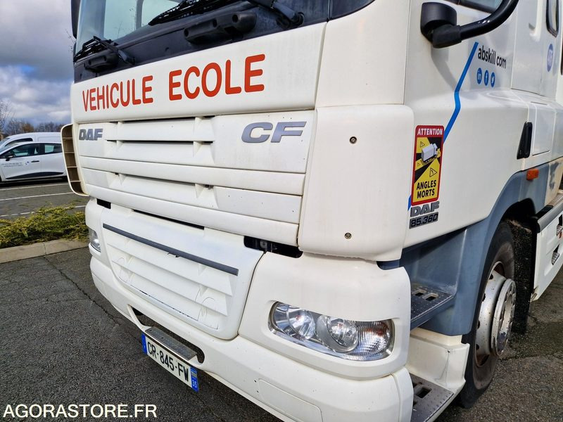 DAF CF 85.360 - 2013 - 219991 Kms - CR845FW - Cabeza tractora: foto 4 DAF CF 85.360 - 2013 - 219991 Kms - CR845FW - Cabeza tractora: foto 4