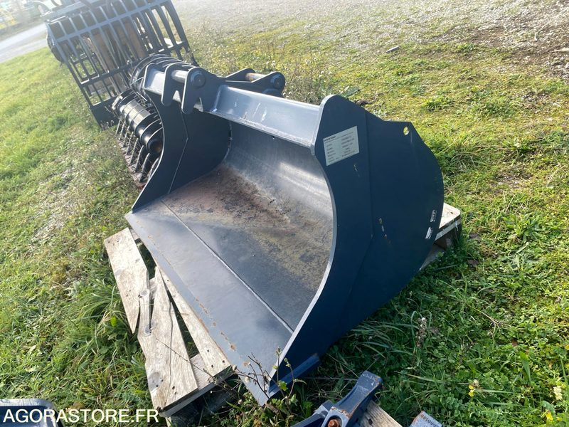 Coupleur hydraulique + 3 godets Neufs pour pelle 6T - Equipo de construcción: foto 1 Coupleur hydraulique + 3 godets Neufs pour pelle 6T - Equipo de construcción: foto 1