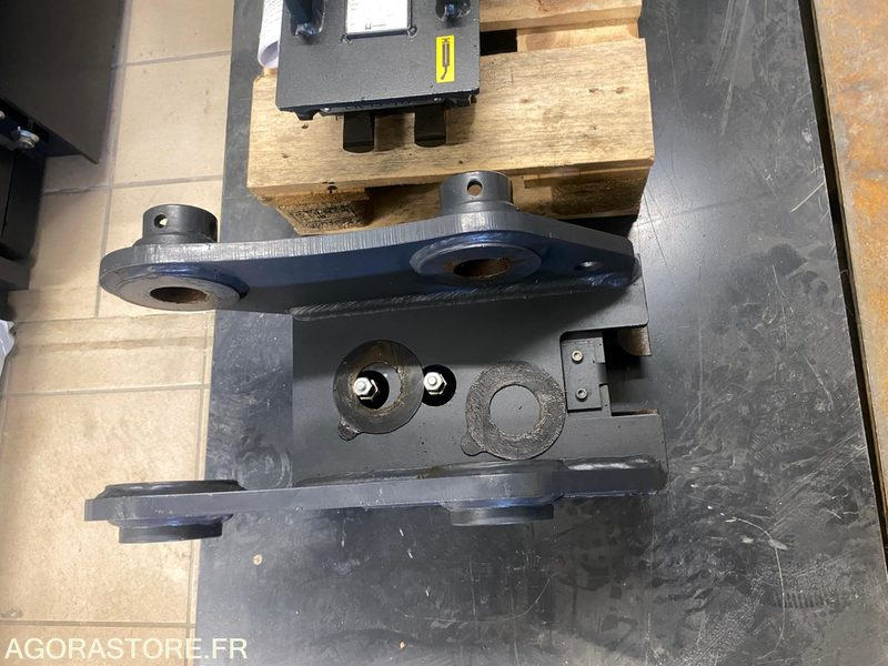 Coupleur hydraulique + 3 godets Neufs pour pelle 6T - Equipo de construcción: foto 4 Coupleur hydraulique + 3 godets Neufs pour pelle 6T - Equipo de construcción: foto 4