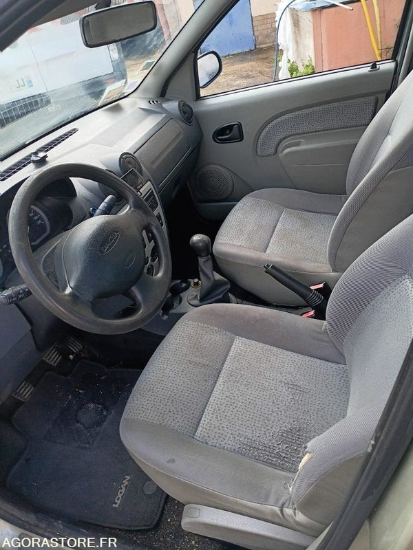 DACIA LOGAN AN 2006 non roulant - Coche: foto 5 DACIA LOGAN AN 2006 non roulant - Coche: foto 5
