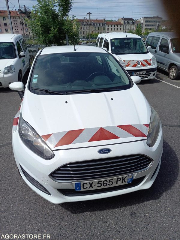 FORD FIESTA TDCI 70 FAP TREND -5 PORTES - Coche: foto 2 FORD FIESTA TDCI 70 FAP TREND -5 PORTES - Coche: foto 2