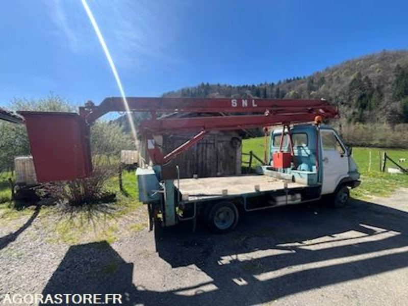 Nacelle 14 m sur Renault B70 fonctionnelle - Furgoneta: foto 3 Nacelle 14 m sur Renault B70 fonctionnelle - Furgoneta: foto 3
