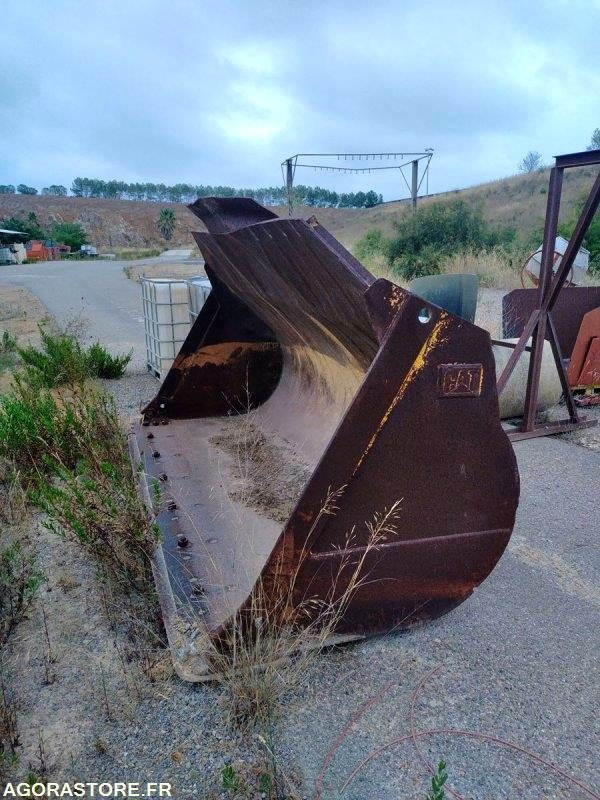 Godet CATERPILLAR - Herramienta/ Equipo: foto 2 Godet CATERPILLAR - Herramienta/ Equipo: foto 2