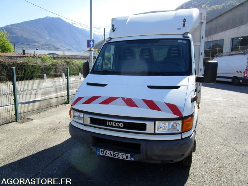 IVECO DAILY 35C11 du 28/04/2000 (Contrôle Technique joint) - Furgón: foto 1 IVECO DAILY 35C11 du 28/04/2000 (Contrôle Technique joint) - Furgón: foto 1