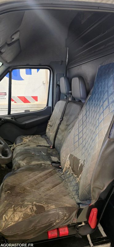 MERCEDES Sprinter fourgon 2006 175000Km Roulant sans CT PRO UNIQUEMENT - Furgón: foto 5 MERCEDES Sprinter fourgon 2006 175000Km Roulant sans CT PRO UNIQUEMENT - Furgón: foto 5