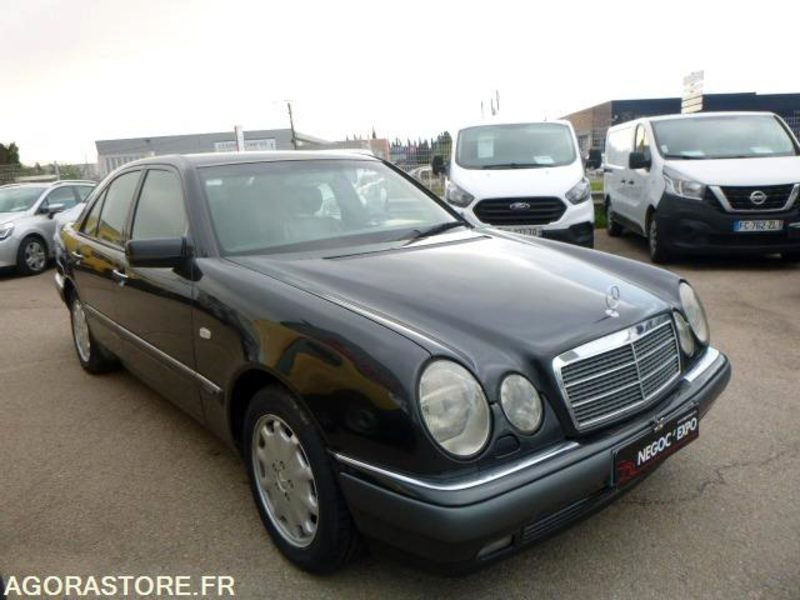 MERCEDES classe E 420 v8 W210 - 1996 - immatriculation espagnole - Coche: foto 1 MERCEDES classe E 420 v8 W210 - 1996 - immatriculation espagnole - Coche: foto 1