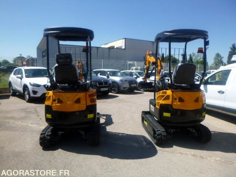 MINIPELLE 1T8 MOTEUR 3 CYLINDRES KUBOTA - Excavadora: foto 2 MINIPELLE 1T8 MOTEUR 3 CYLINDRES KUBOTA - Excavadora: foto 2