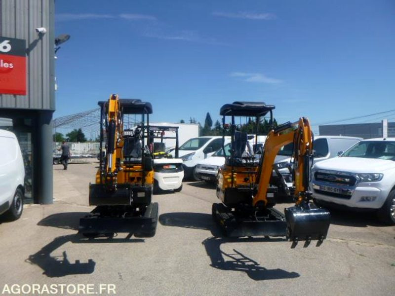 MINIPELLE 1T8 MOTEUR 3 CYLINDRES KUBOTA - Excavadora: foto 1 MINIPELLE 1T8 MOTEUR 3 CYLINDRES KUBOTA - Excavadora: foto 1