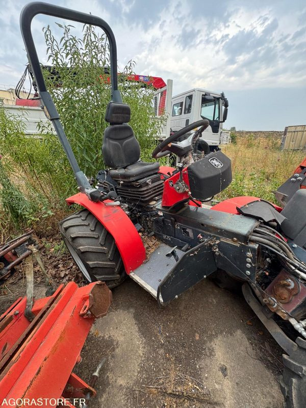 TRACTEUR CARRARO GODET ET MINI PELLE - Maquinaria agrícola: foto 5 TRACTEUR CARRARO GODET ET MINI PELLE - Maquinaria agrícola: foto 5