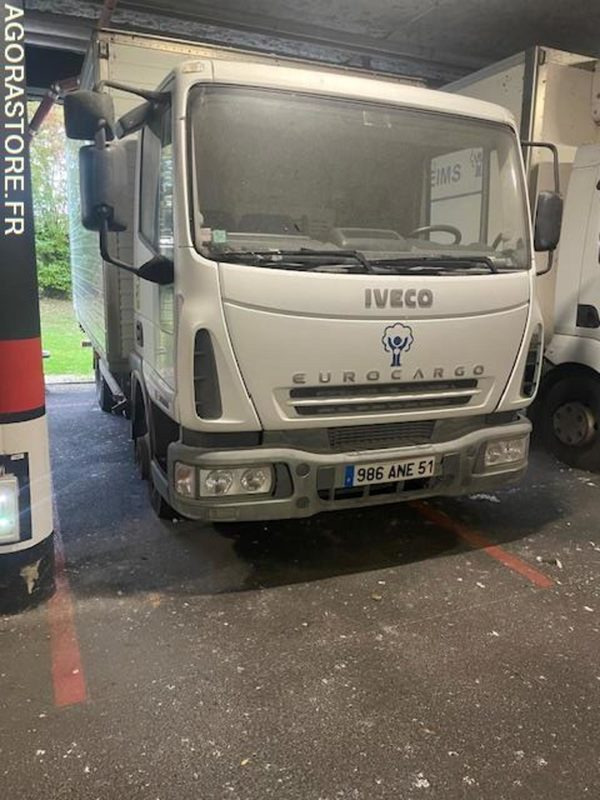 POID LOURD IVECO - Camión caja cerrada: foto 1 POID LOURD IVECO - Camión caja cerrada: foto 1