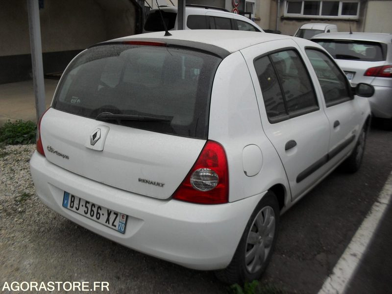 RENAULT CLIO 1.5 DCI 5 PORTES - Coche: foto 3 RENAULT CLIO 1.5 DCI 5 PORTES - Coche: foto 3