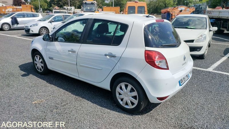 RENAULT CLIO - 2010 - 196673kms - Coche: foto 4 RENAULT CLIO - 2010 - 196673kms - Coche: foto 4