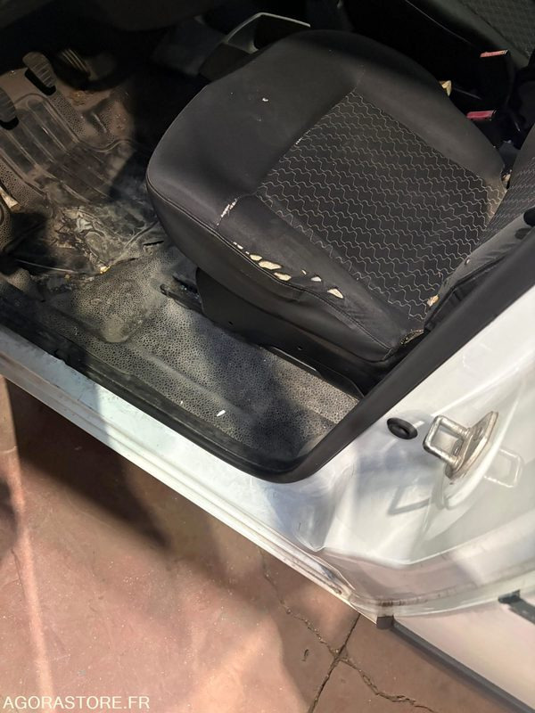 RENAULT KANGOO - 189000 kms - Furgón: foto 5 RENAULT KANGOO - 189000 kms - Furgón: foto 5