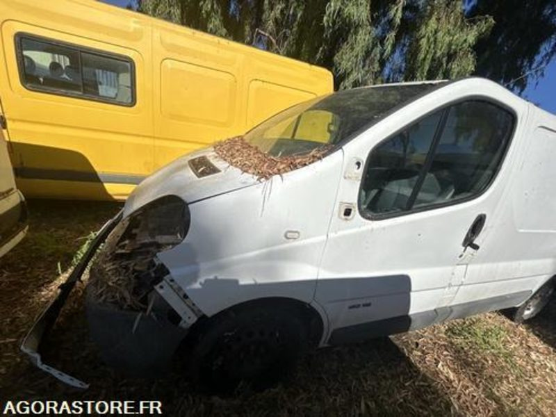 RENAULT TRAFIC - 150000KM - 2008 - BZ469XM - Furgón: foto 4 RENAULT TRAFIC - 150000KM - 2008 - BZ469XM - Furgón: foto 4