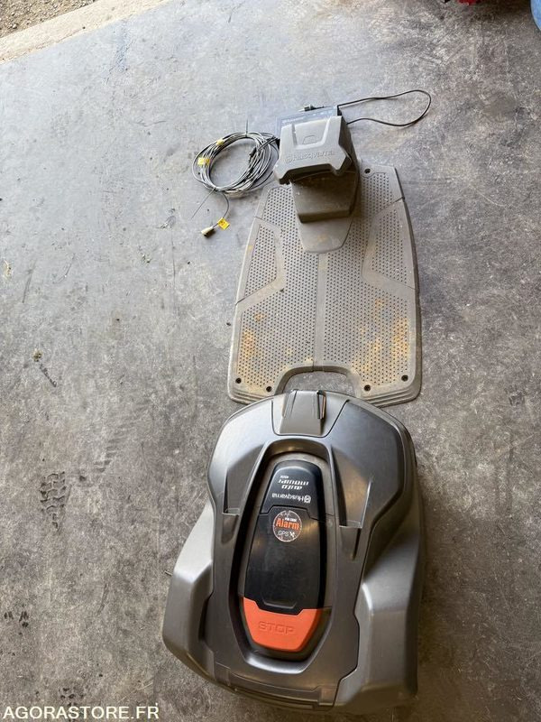 ROBOT de tonte 450x Husqvarna occasion 2022 5000m2 - Cortacésped: foto 3 ROBOT de tonte 450x Husqvarna occasion 2022 5000m2 - Cortacésped: foto 3